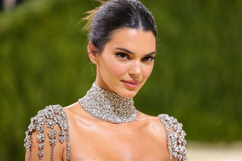 kendall nuda|Kendall Jenner Shares Nude Photos on Instagram 